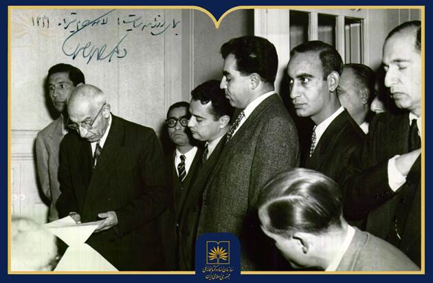 انتشار تصویری از دکتر مصدق و همراهانش در دیوان لاهه